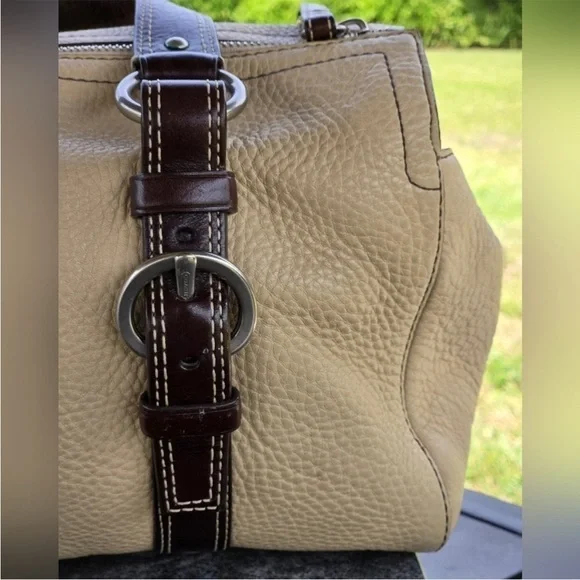 Coach Chelsea Beige Pebbled Leather Zipper Closure Shoulder Bag - Picture 7 of 15